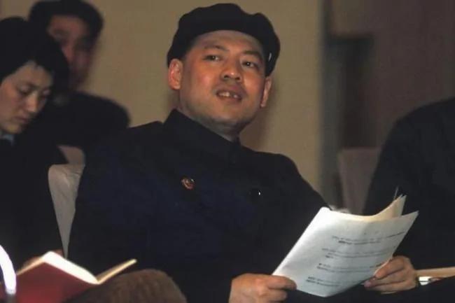 他是四人帮之一 妻病逝女儿一残疾一倒霉