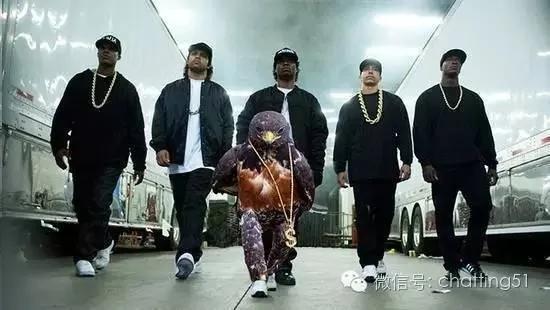 这只神帅老鹰的英姿被无意间拍下 竟让网友疯狂暴动!