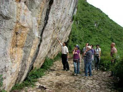 中国有一块神秘石碑 日本人很感兴趣 悬赏百万找人破译碑文 至今未解