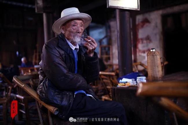 走进成都老茶馆 一杯茶时光蔓延一百年