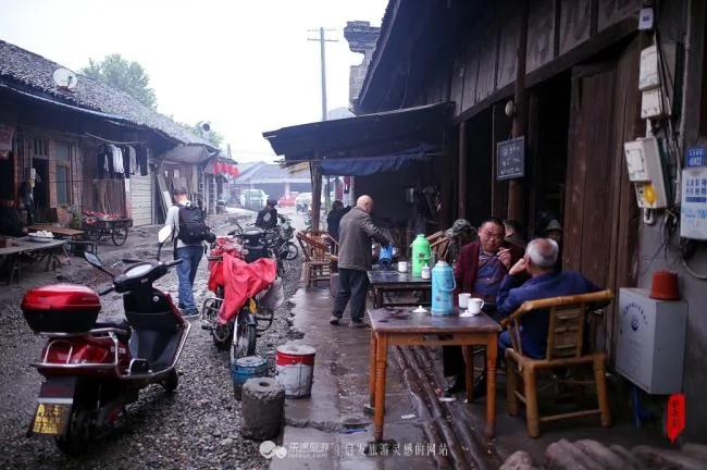 走进成都老茶馆 一杯茶时光蔓延一百年