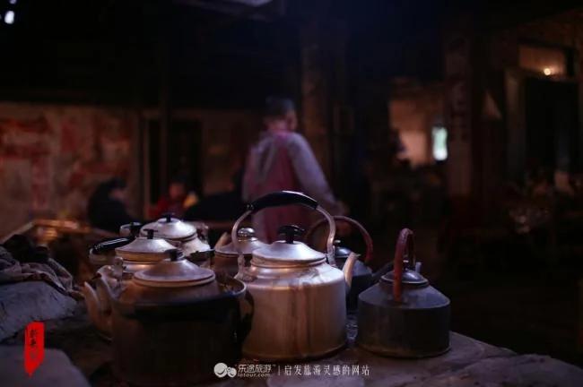走进成都老茶馆 一杯茶时光蔓延一百年