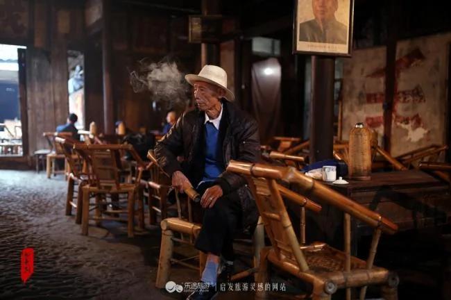 走进成都老茶馆 一杯茶时光蔓延一百年