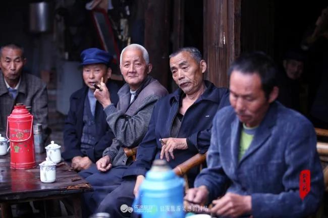 走进成都老茶馆 一杯茶时光蔓延一百年