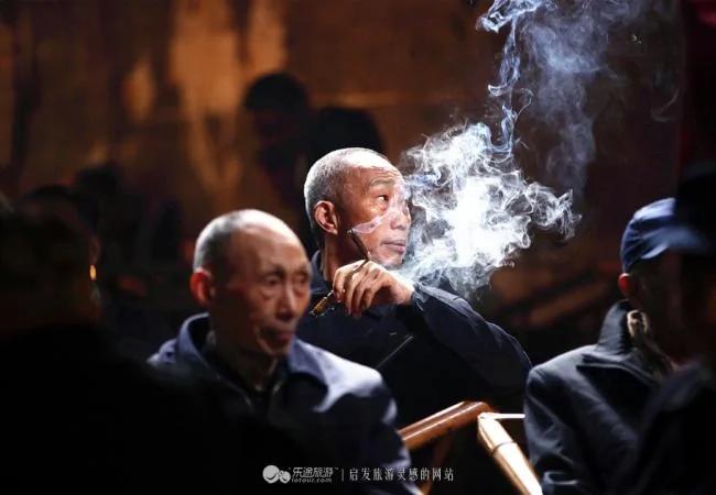 走进成都老茶馆 一杯茶时光蔓延一百年