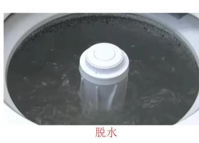 洗衣机细菌超标 衣服会越洗越脏!其实只需要一条大毛巾 洗衣机马上就跟新的一样