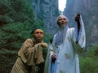 在《西游记》原著中 有人打骂了孙悟空八九年 孙悟空却不敢还手 不是唐僧