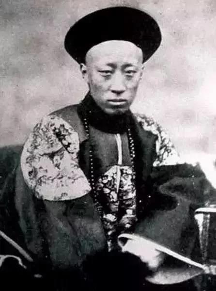 溥仪买票进故宫 在光绪房间看到一张照片 当场跟专家吵起来