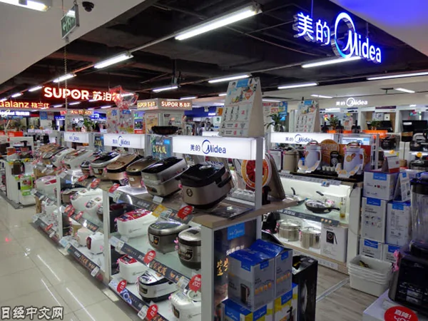 美的收购东芝白色家电业务。图为广东的电器店。