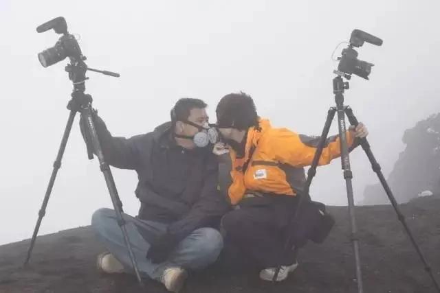 北京夫妻玩命环游十年 被悬赏通缉 被总理祝福…