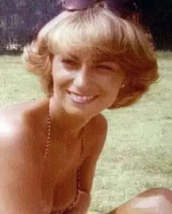 把大女儿培养成王妃 二女儿嫁给亿万富豪 62岁辣妈成人生赢家
