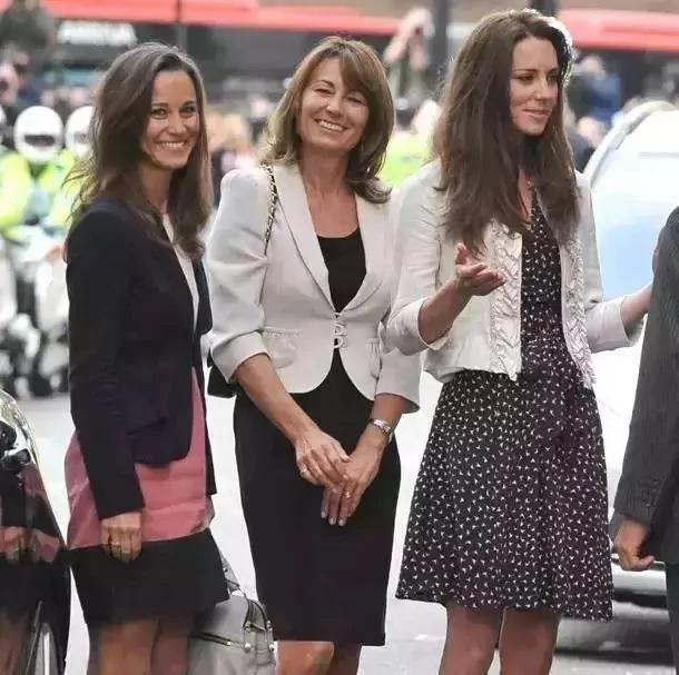 把大女儿培养成王妃 二女儿嫁给亿万富豪 62岁辣妈成人生赢家