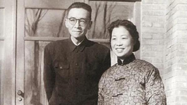 文革中红卫兵向梁思成要钱:你哭什么穷