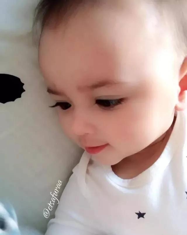 这个婴儿在ins上有3万粉丝 成全世界最小网红!