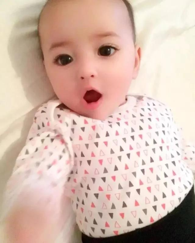 这个婴儿在ins上有3万粉丝 成全世界最小网红!