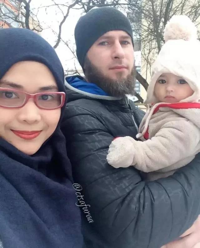 这个婴儿在ins上有3万粉丝 成全世界最小网红!