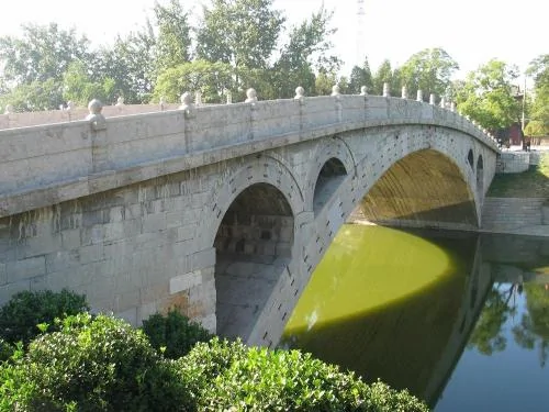 中国现存最古老的石拱桥──赵州桥。（图片来源：维基百科）