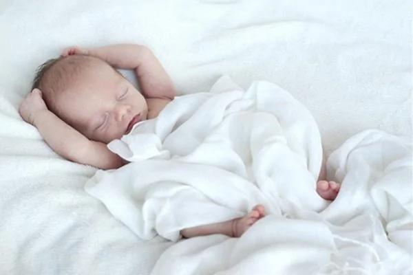 一位妈妈往粥里加了这个东西 导致8个月大孩子肾脏衰竭!