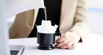 晚上喝三口水竟然这么重要 很多人都不知道