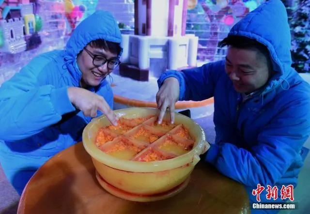 中国三伏天里的众生相:出门如同进入烤箱