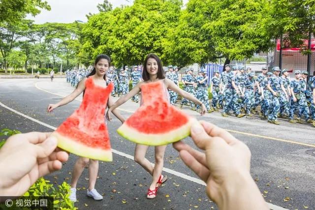 中国三伏天里的众生相:出门如同进入烤箱