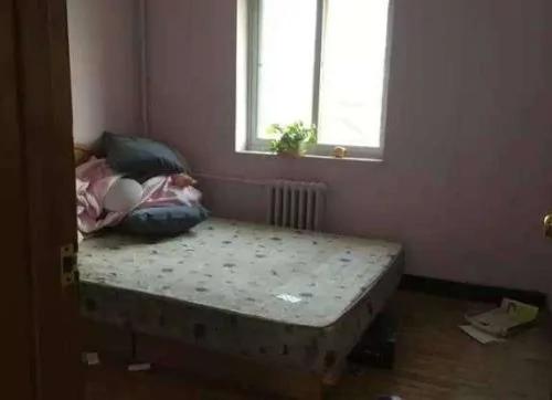 小夫妻把不起眼的旧公寓变成小豪宅