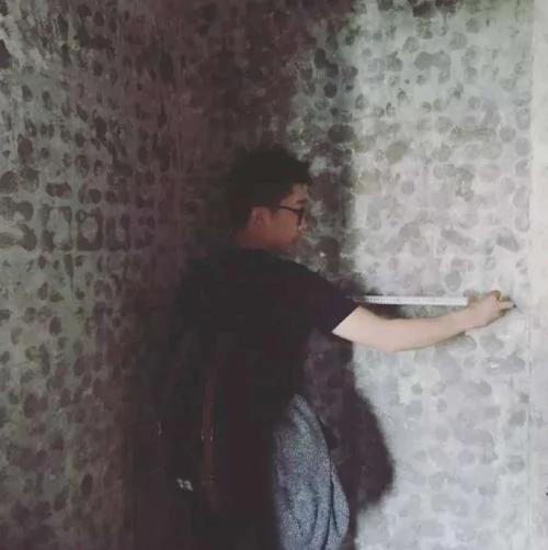 小夫妻把不起眼的旧公寓变成小豪宅