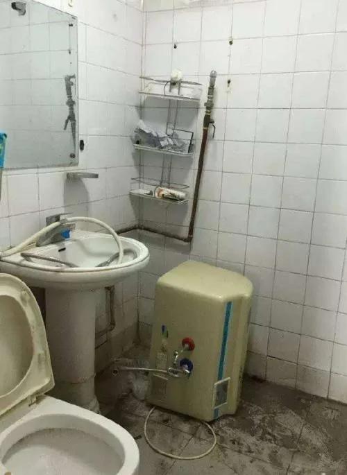 小夫妻把不起眼的旧公寓变成小豪宅