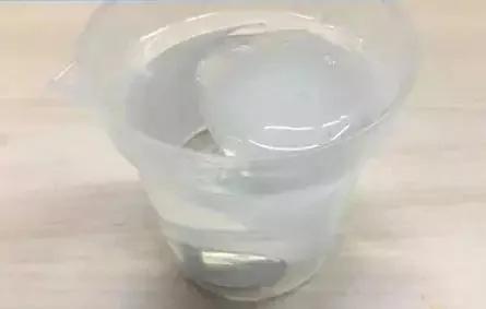 出远门为什么要在冰箱内放硬币?