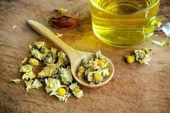 她在家里养盆这个 皮肤竟变得白嫩光滑 不花一分钱