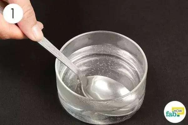 被蚊子咬后皮肤越抓越痒 教你个止痒绝招 只需10秒钟止痒不留印痕