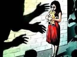 乔装13岁少女引恋童癖出洞…这群英国壮汉厉害了!