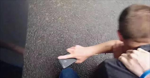 乔装13岁少女引恋童癖出洞…这群英国壮汉厉害了!