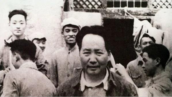 历史老照片 延安惊险瞬间 邱会作最后一刻出手打假