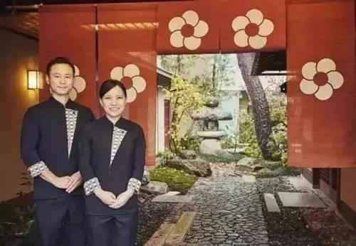 8000元一晚 两晚起住 没有电视、空调 不管三餐 居然仍能年入25亿