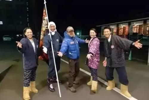 8000元一晚 两晚起住 没有电视、空调 不管三餐 居然仍能年入25亿