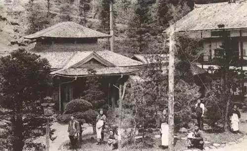 8000元一晚 两晚起住 没有电视、空调 不管三餐 居然仍能年入25亿