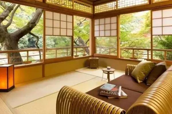 8000元一晚 两晚起住 没有电视、空调 不管三餐 居然仍能年入25亿