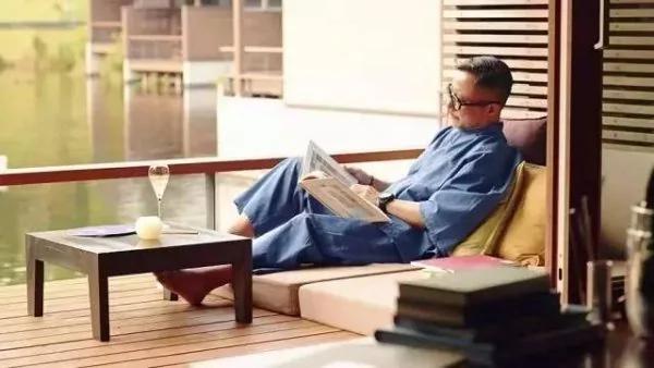 8000元一晚 两晚起住 没有电视、空调 不管三餐 居然仍能年入25亿