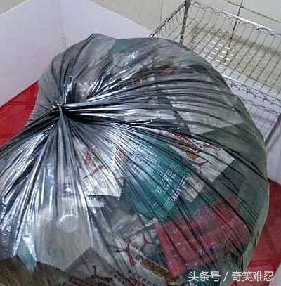 女孩发起酒疯来也吓人啊 少喝点吧 姑娘