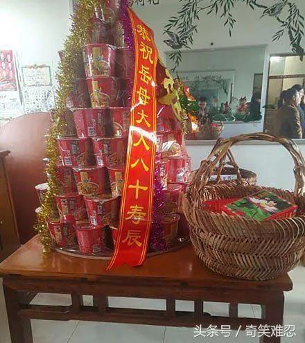 女孩发起酒疯来也吓人啊 少喝点吧 姑娘