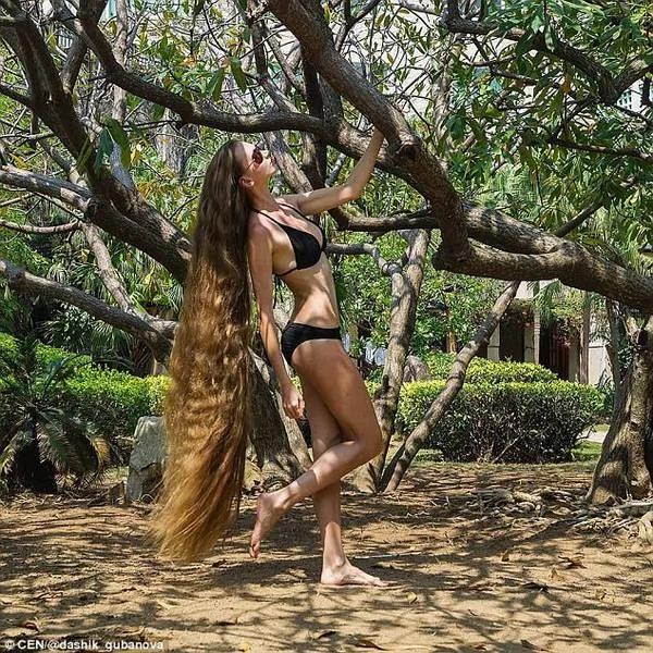 14年没剪过头发的少女什么样?这画风一言难尽