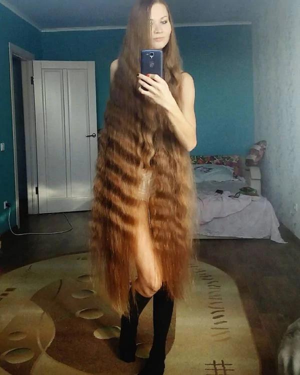14年没剪过头发的少女什么样?这画风一言难尽