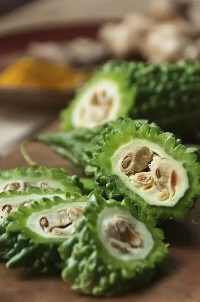 洗菜时加点它 脏东西 菜虫自己跑出来