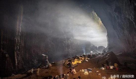 神秘山洞有着惊人引力 洞口附近生物全部都被吃掉 科学家也是束手无策