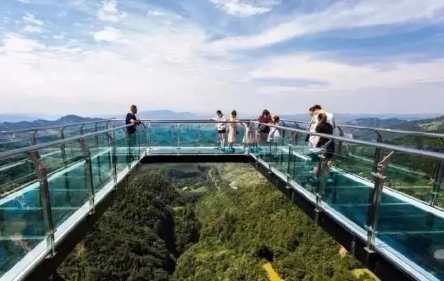比张家界玻璃栈道恐怖10000倍 这次又又又要火了…