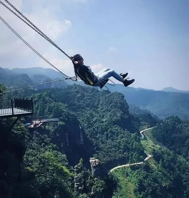 比张家界玻璃栈道恐怖10000倍 这次又又又要火了…