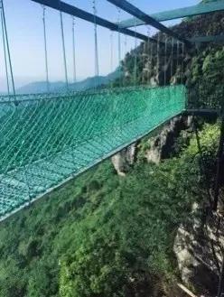 比张家界玻璃栈道恐怖10000倍 这次又又又要火了…