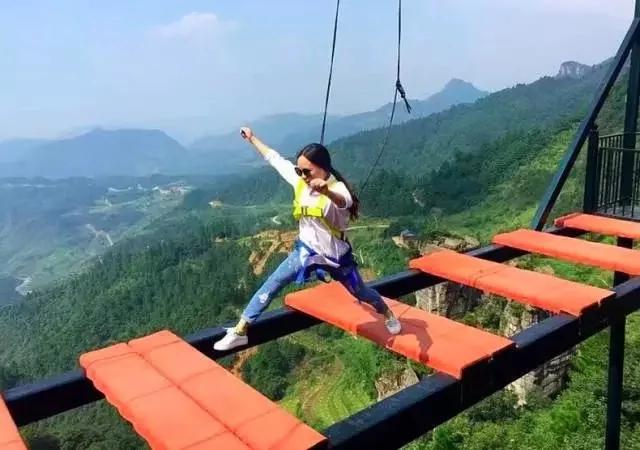 比张家界玻璃栈道恐怖10000倍 这次又又又要火了…