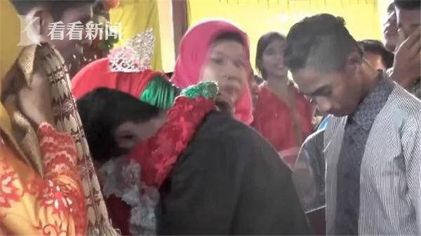 够乱!男子去前女友婚礼献唱情歌 当新郎面抱头痛哭